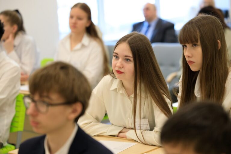Глава Рособрнадзора считает, что из-за развития ИИ нужно изменить формат домашнего задания