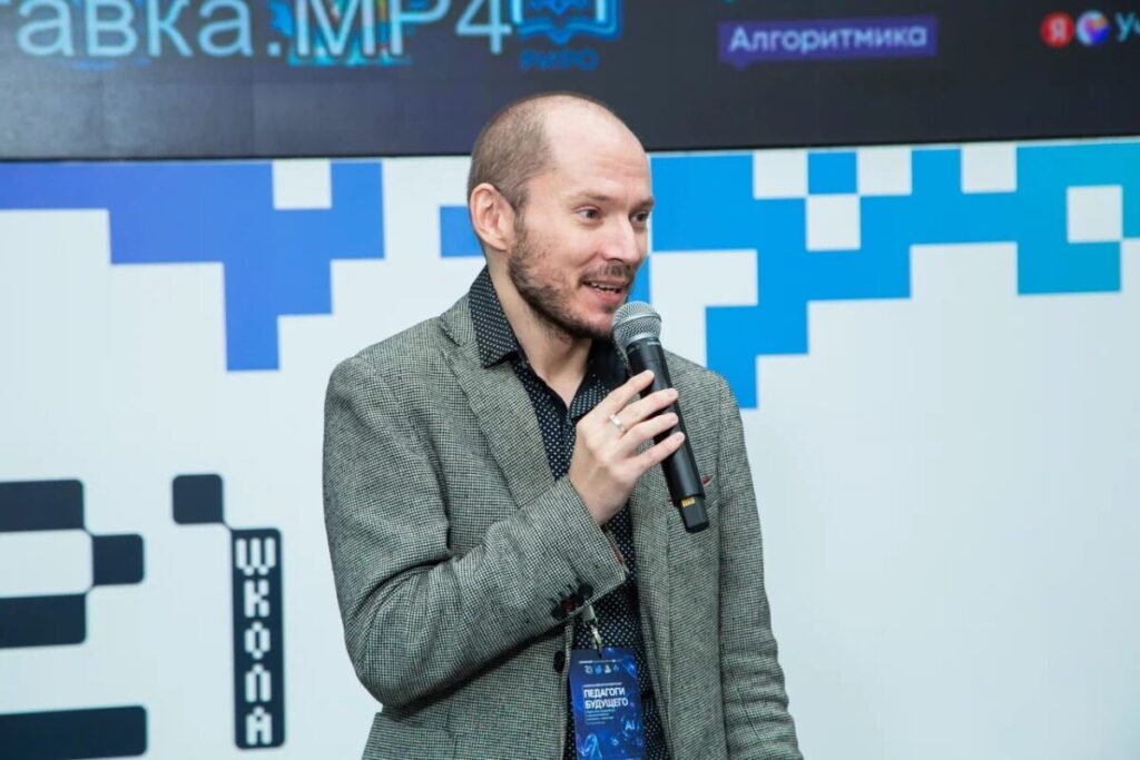 «Человечность надо переизобретать»: абсолютный победитель конкурса «Учитель года России – 2012» объяснил, зачем педагогу искусство