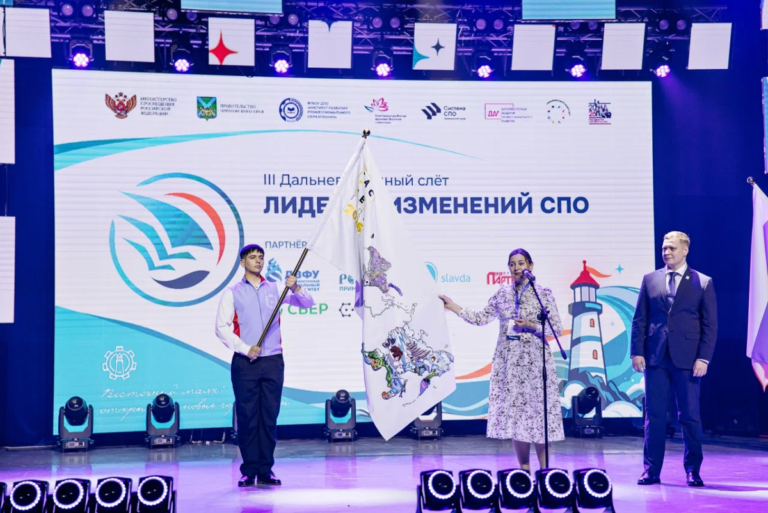 Эстафету флага конкурса «Мастер года» принял Дальневосточный федеральный округ