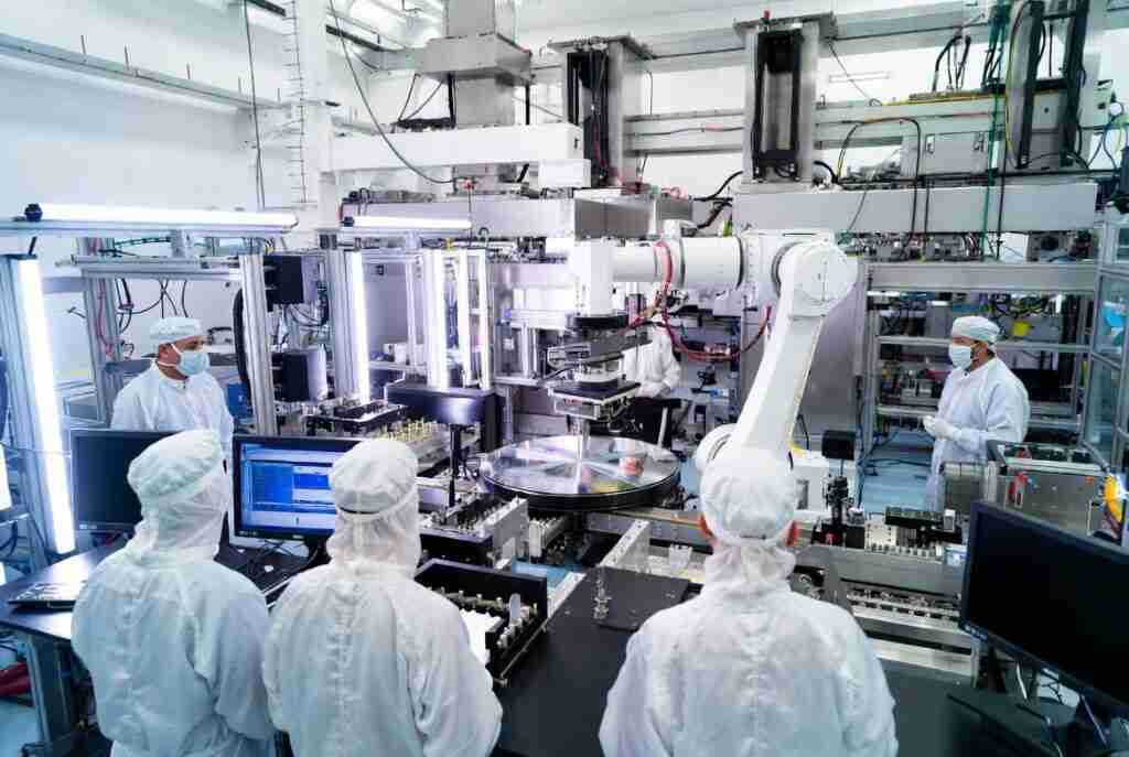 15 000 циклов или 25-30 лет работы при сохранении не менее 70% емкости: CATL поставит в Европе гигантские натрий-ионные хранилища энергии на 5 ГВт·ч