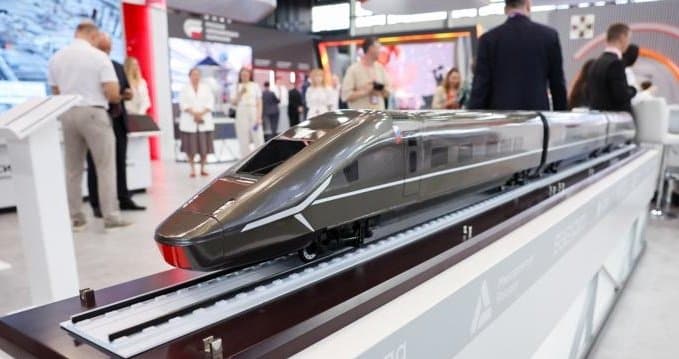 Для испытаний высокоскоростного поезда строят опытный полигон длиной 1200 м