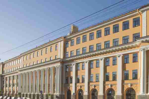 «Колыбель отечественного флота»: в СПбГМТУ появилась Аллея славы русской науки