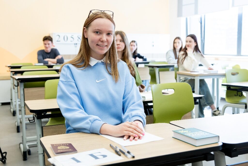 В столице стартовал дополнительный период ЕГЭ